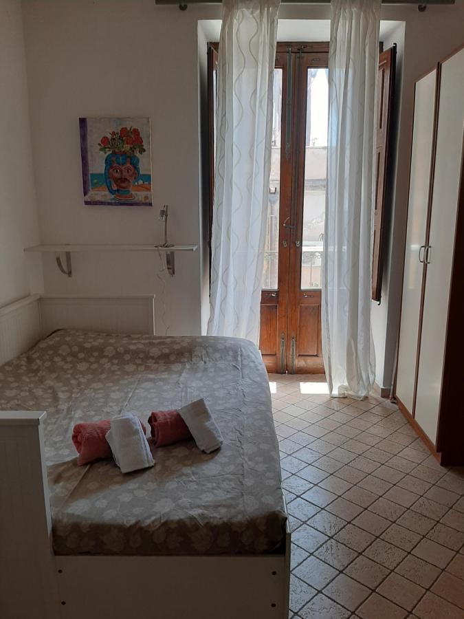 Monovano Centro Storico Катания Екстериор снимка