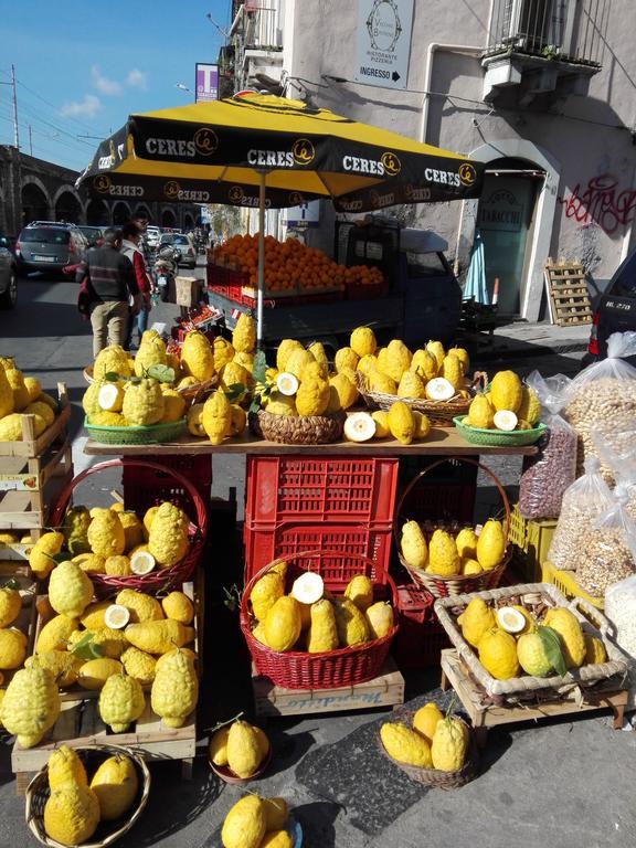 Monovano Centro Storico Катания Екстериор снимка